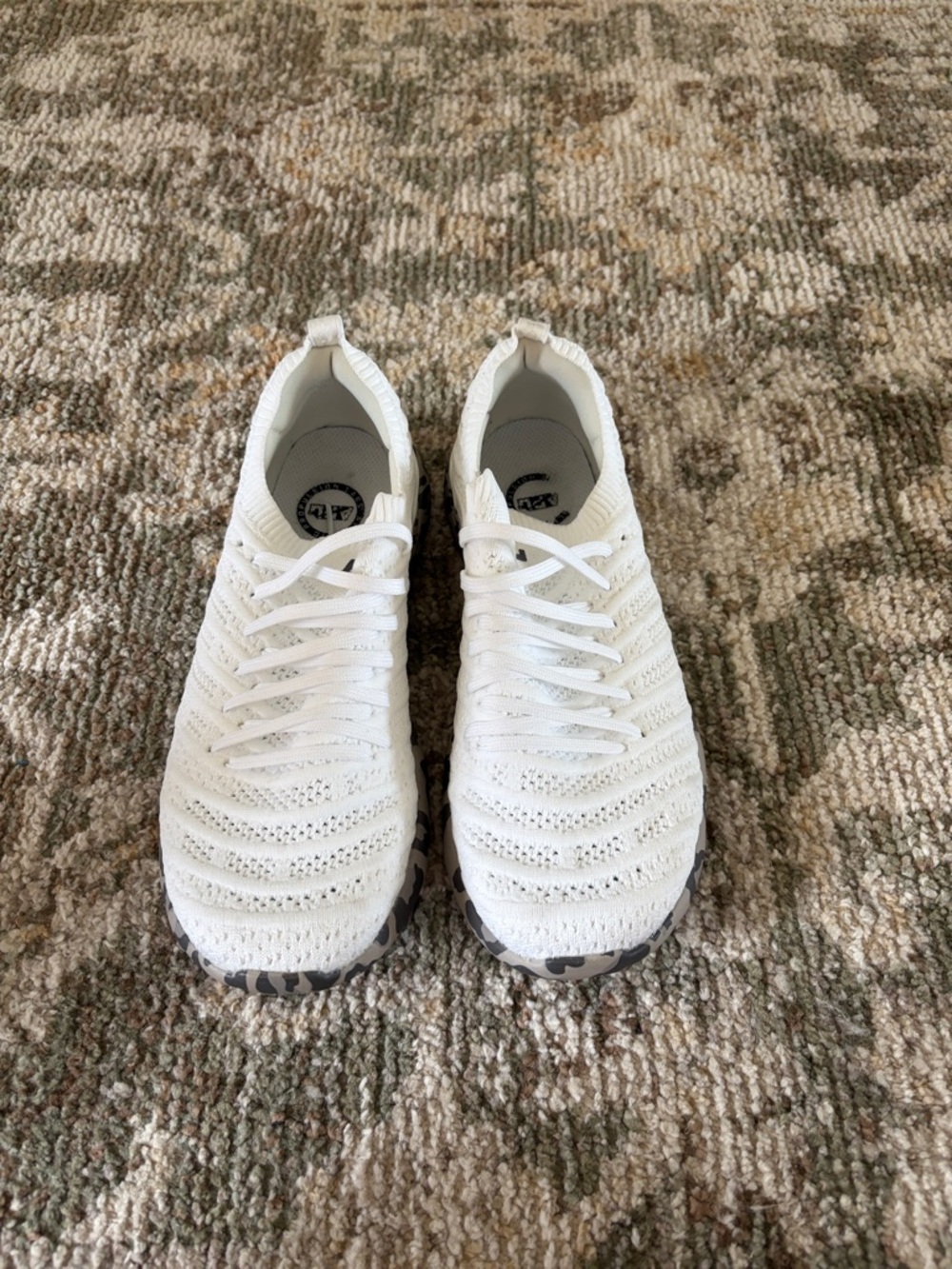 APL Techloom Wave White Asteroid Leopard Women's Size 8.5  Sneakers Shoes